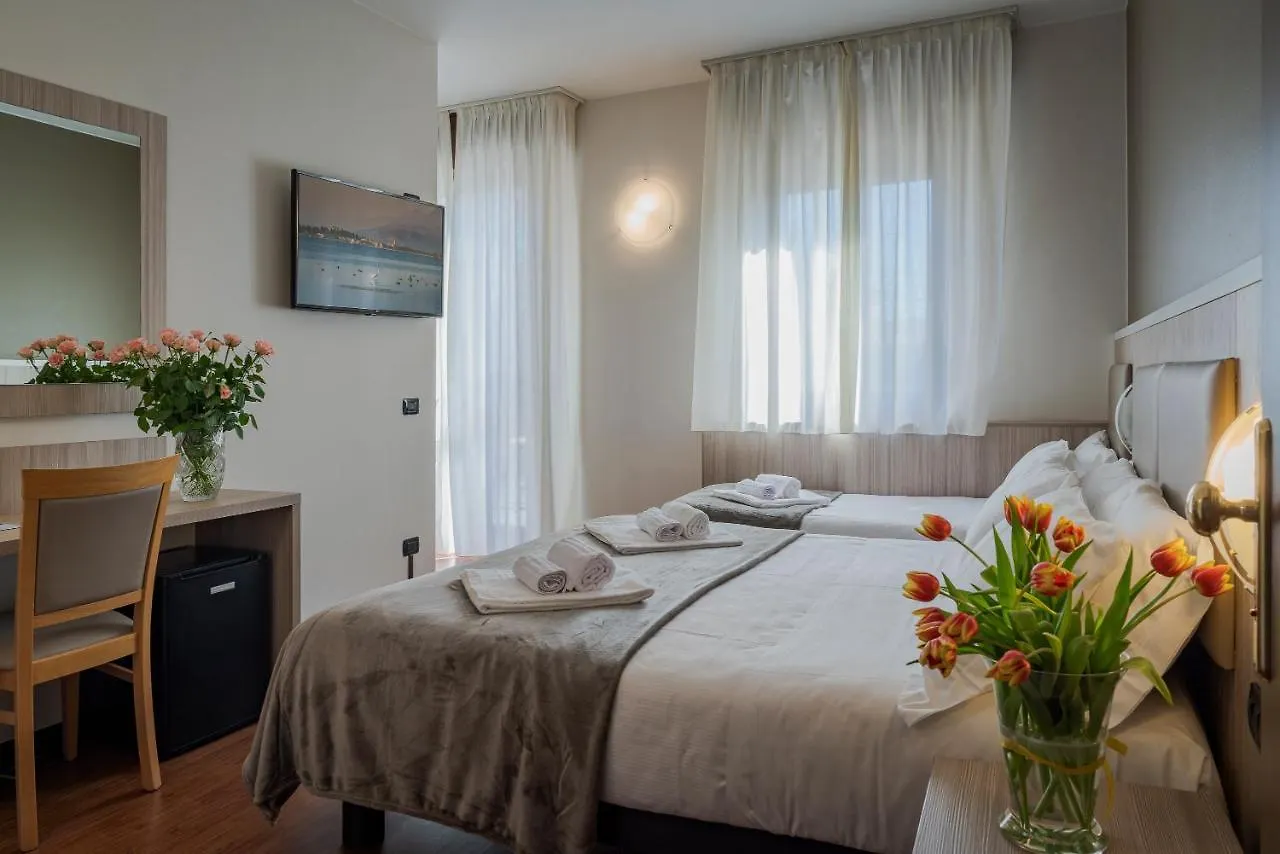 Hotel Gardenia סירמיונה