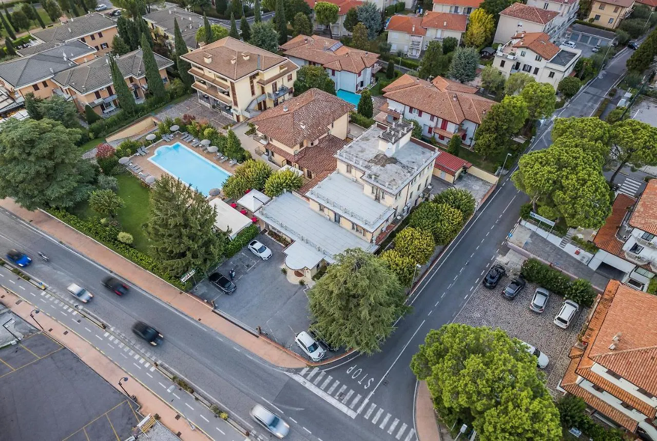 Hotel Gardenia סירמיונה