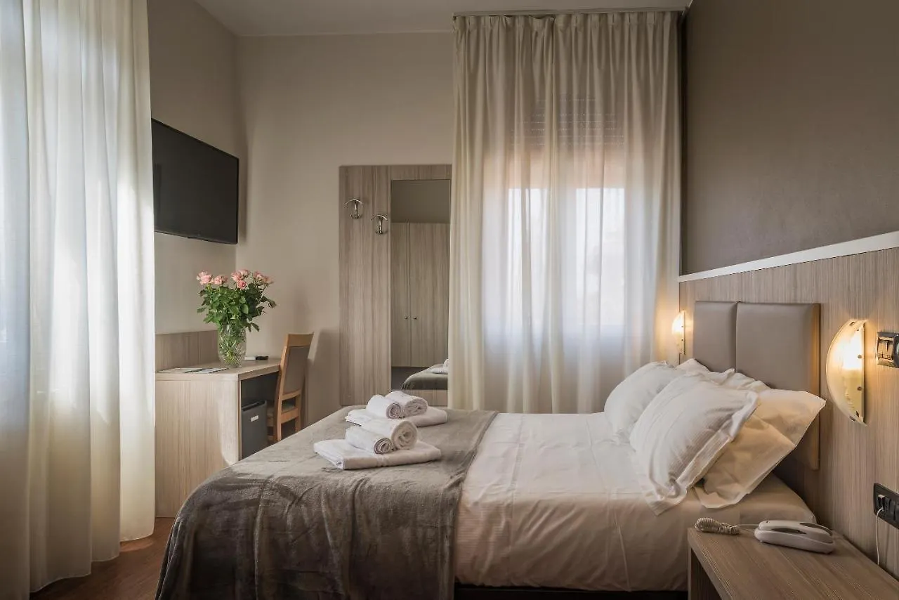 Hotel Gardenia סירמיונה