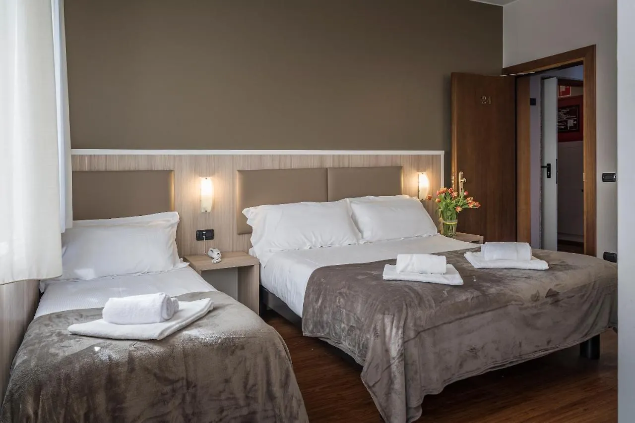 Hotel Gardenia סירמיונה