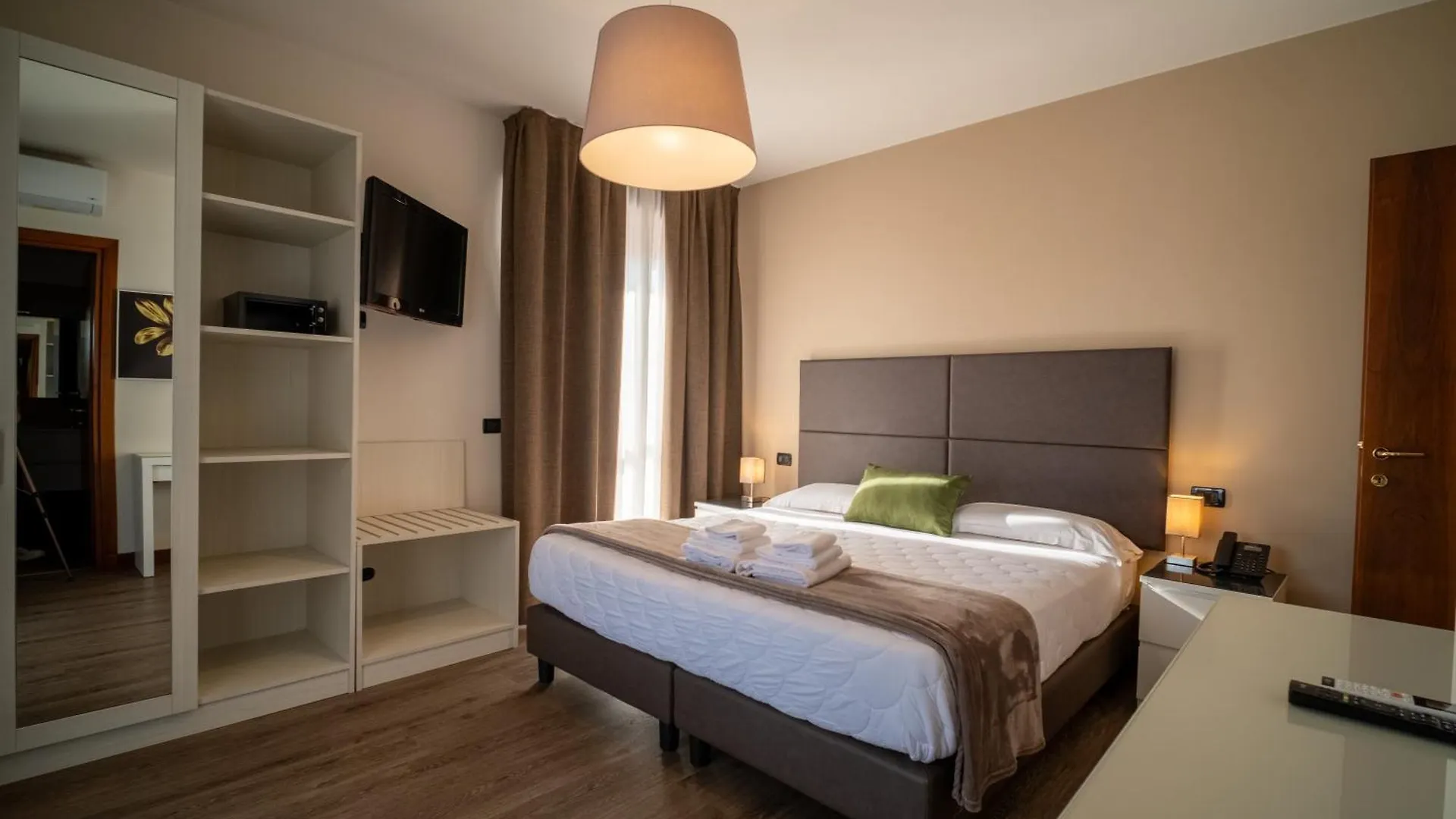 Hotel Gardenia סירמיונה