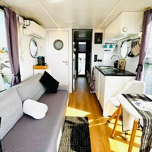 https://houseboat-seabreeze.in-sardinia.net
